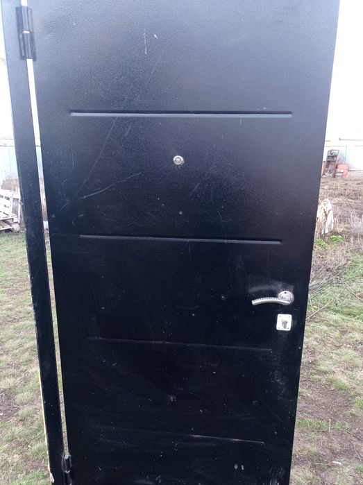 Продам б/у дверь металлическая