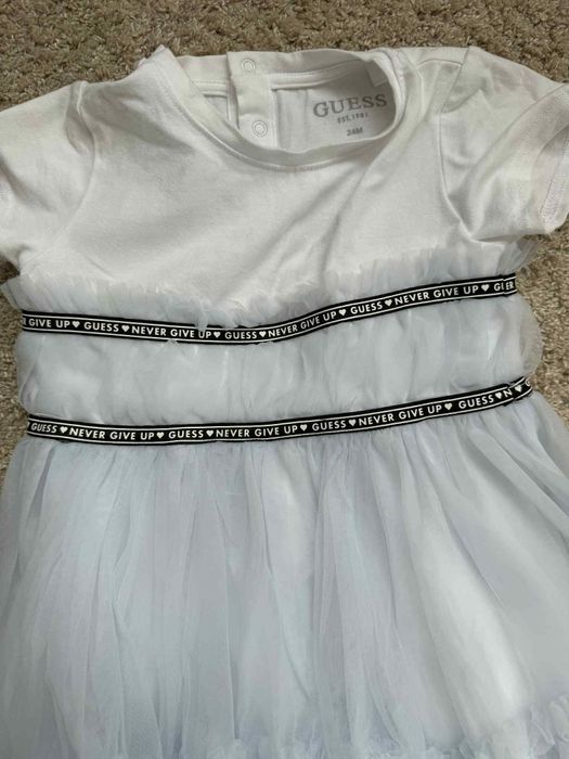 Рокличка на марката Guess