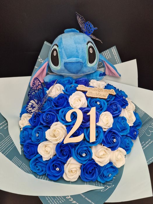 Buchet hello kitty stitch si alte figurine