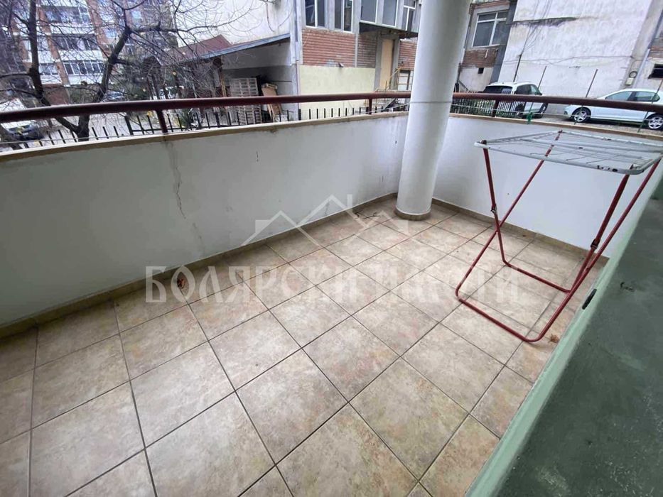 Двустаен апартамент в Широк Център