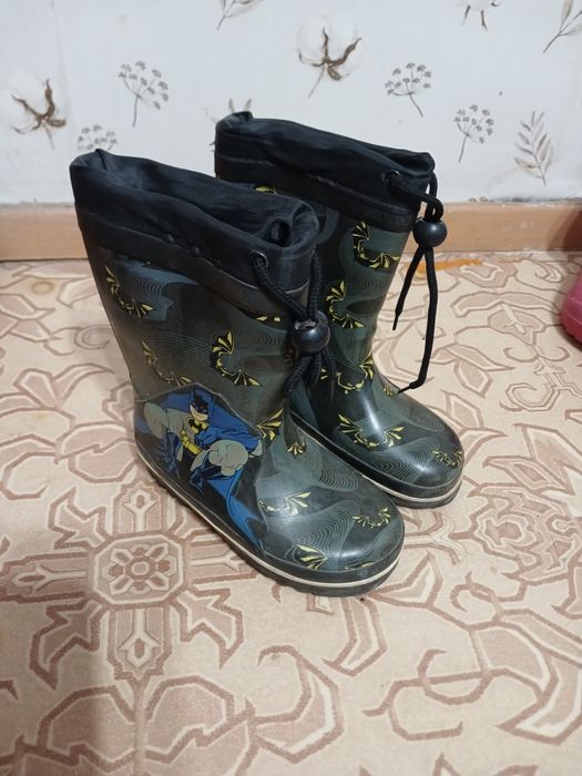 Продам резиновые сапоги  детскиеи