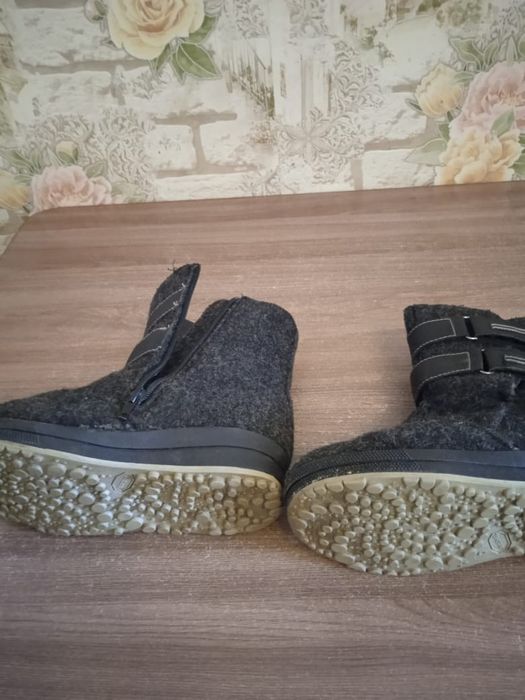 Продам валенки на мальчика