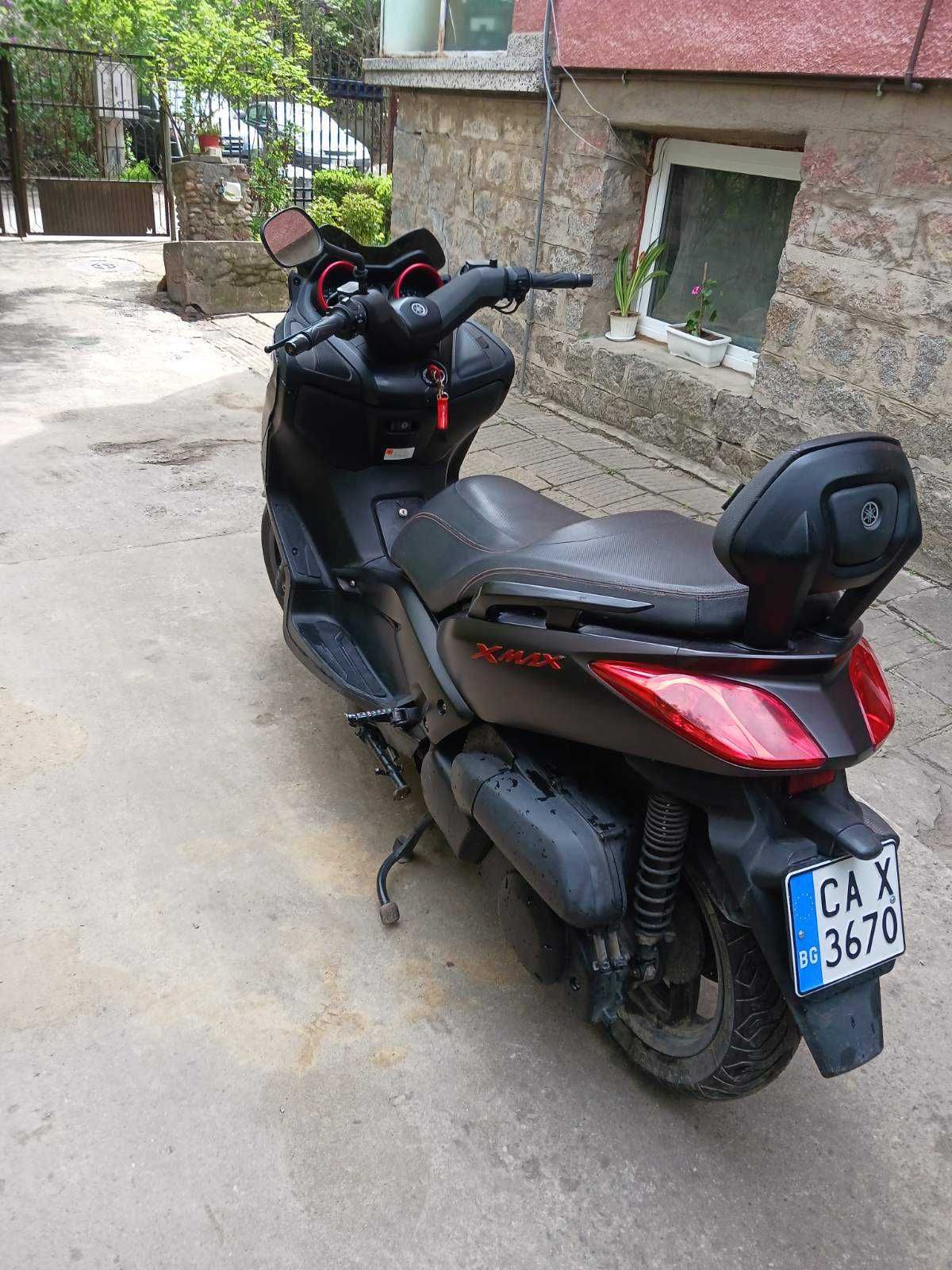 Скутер Yamaha; Модел: X-max - 4300 лв.