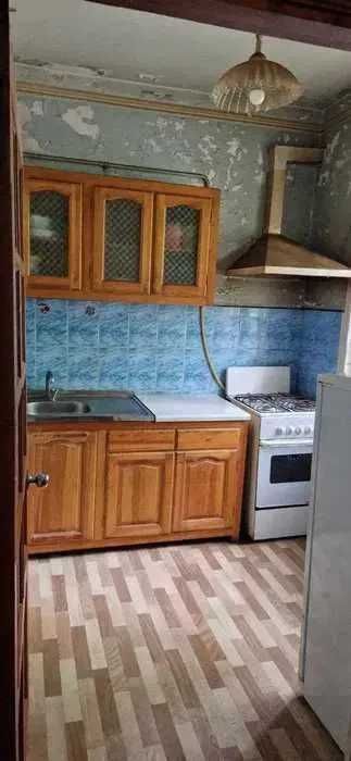 Chilonzor 7 kvda 2 xonali 1 qavat kvartira sotiladi