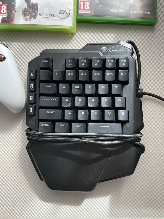 Xbox Series X cu 2 joystickuri - colectie jocuri si bonus