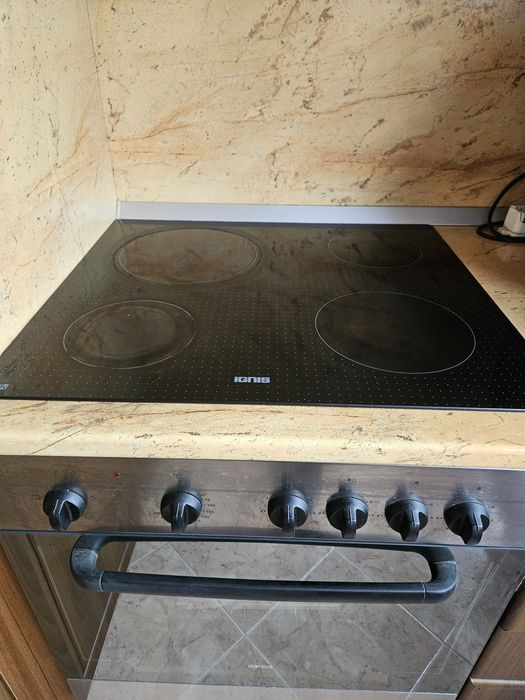 Фурна за вграждане в комплект с керамичен плот марка IGNIS