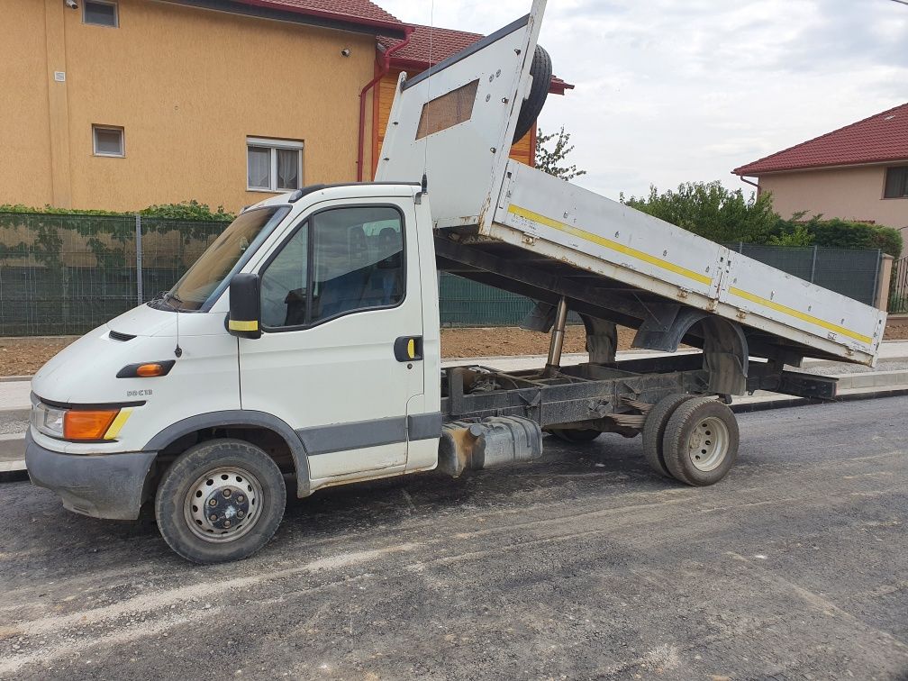 Servicii cu miniexcavator și transport basculabil