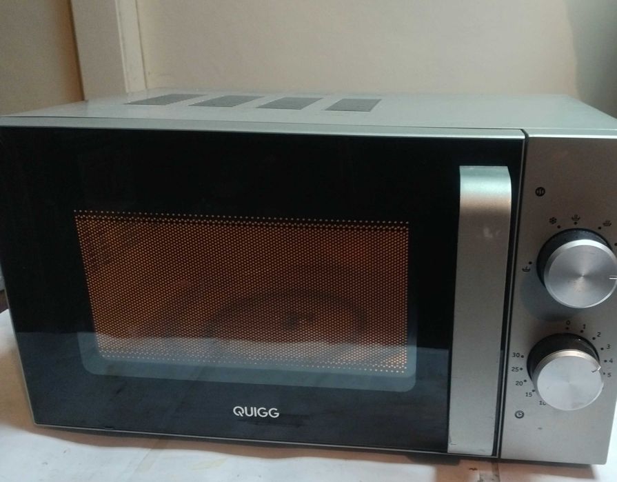 Микровълнова печка QUIGG