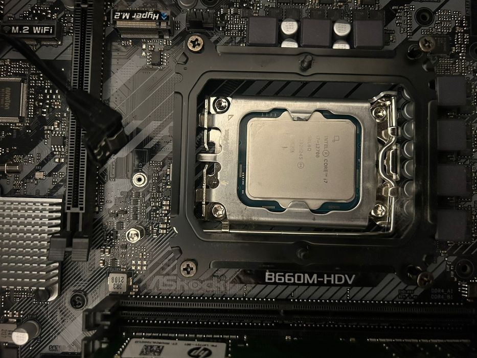 Продаю процессор i7-12700