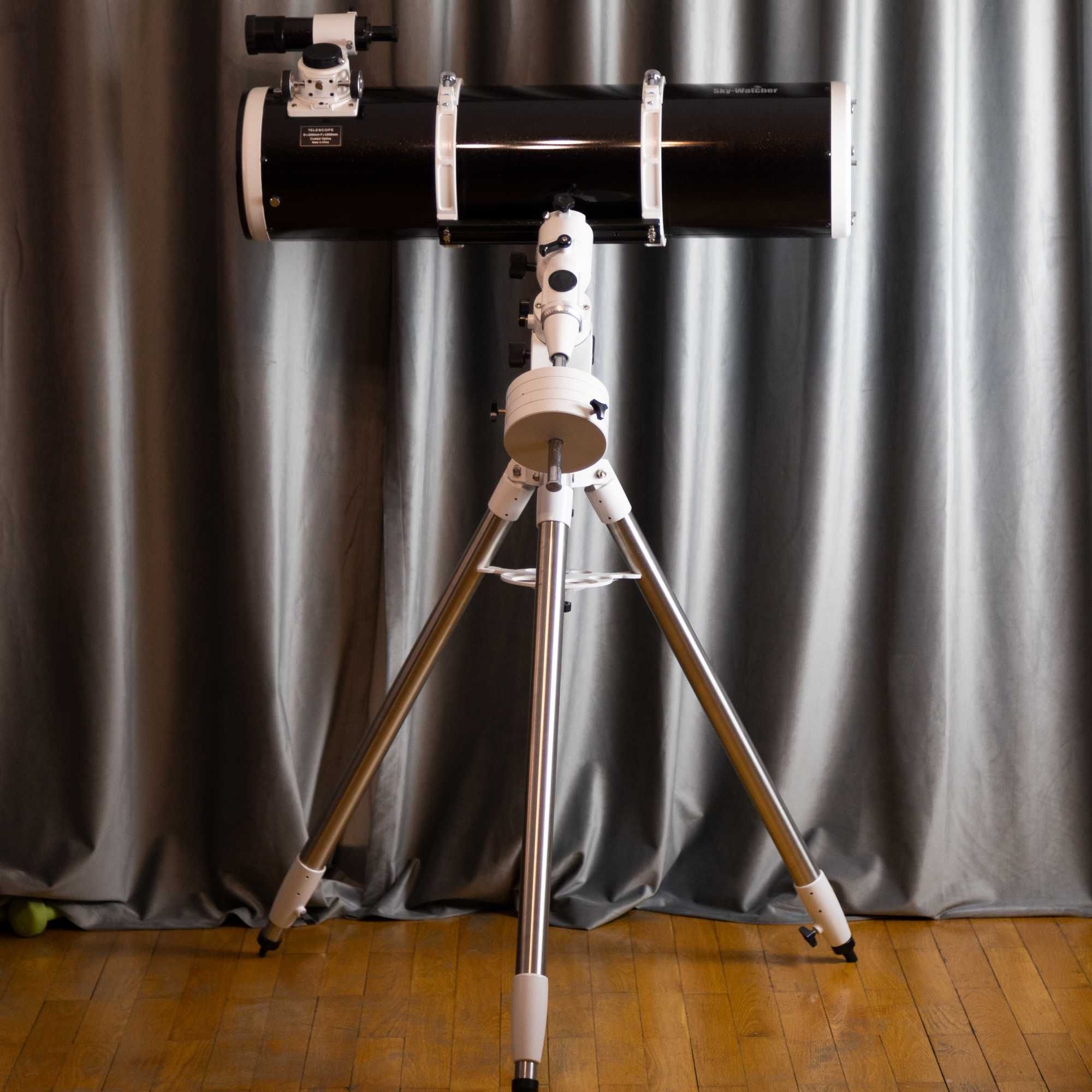 Telescop Newton SkyWatcher 203/1000 NEQ5 + geanta + adaptoare