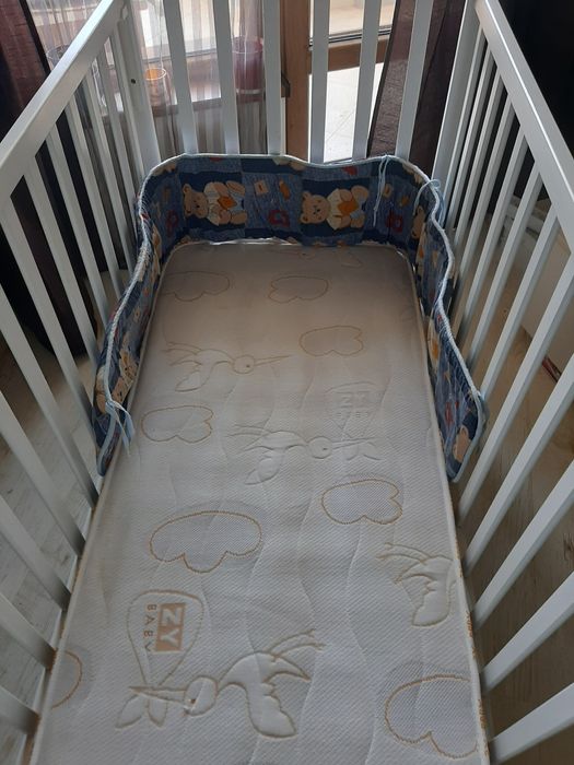 Бебешка кошара с матрак в отлично състояние