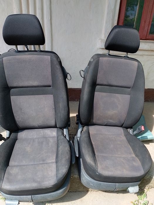 Vând scaune plus bancheta Golf 4