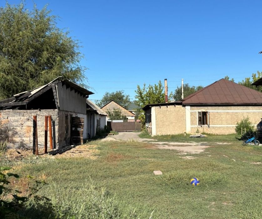 Участок 5 соток расположен в удобном месте