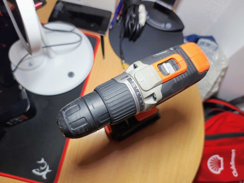 Акумулаторен винтоверт Black and Decker 18V
