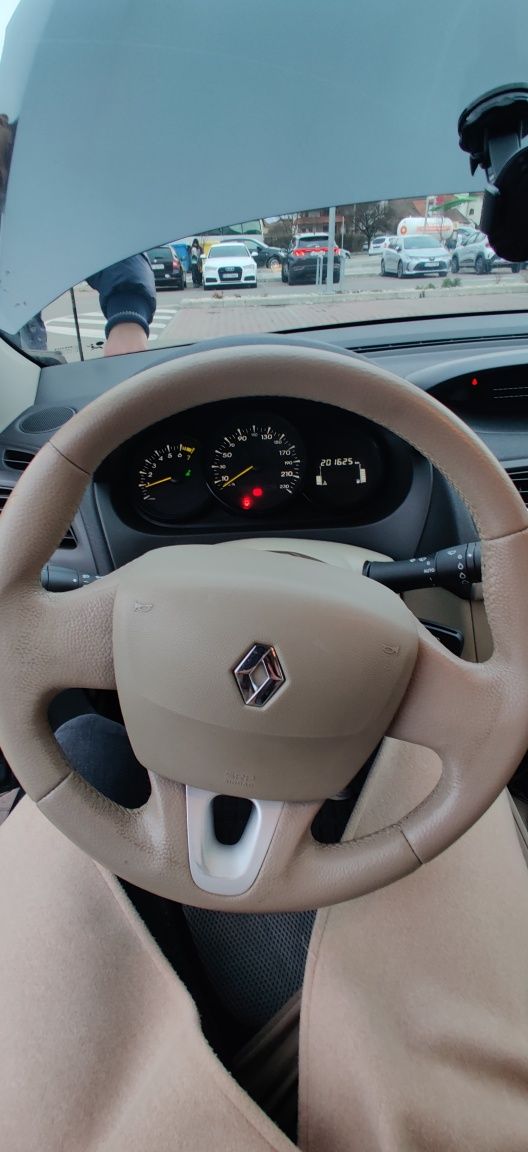 Renault Fluence 2010 interior crem