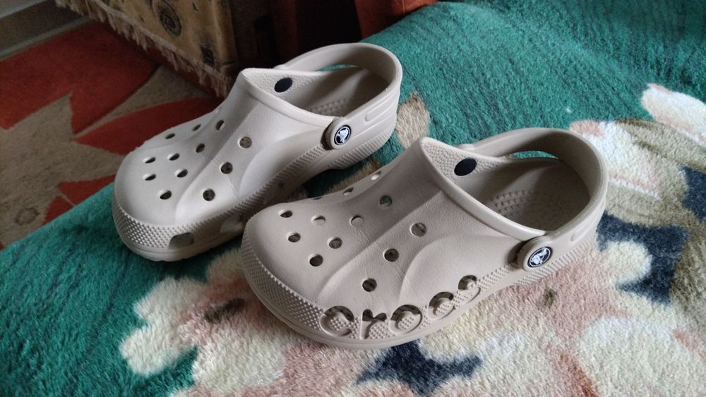 Șlapi Crocs 37 ca noi