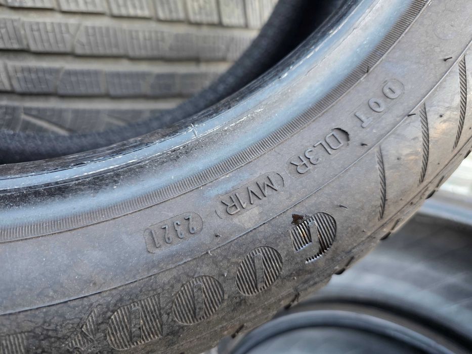 2бр Всесезонни гуми 215 55 17 - Goodyear