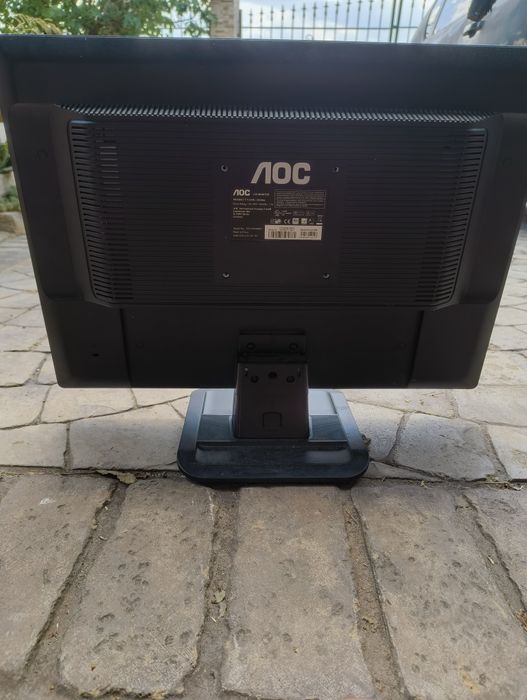 Продавам lcd monitor loc