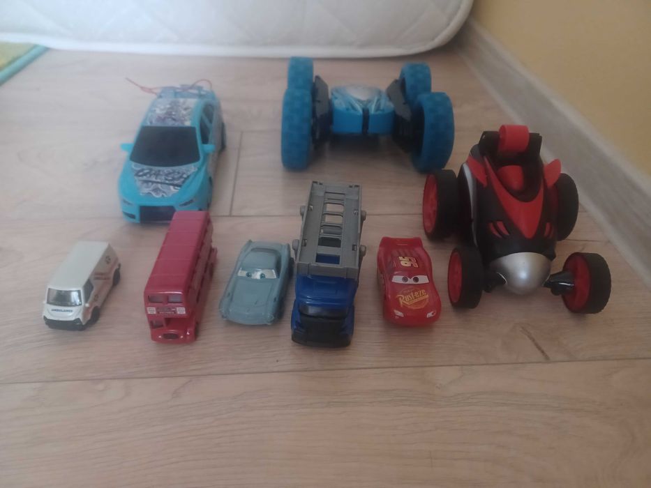 Set masinute cu telecomanda