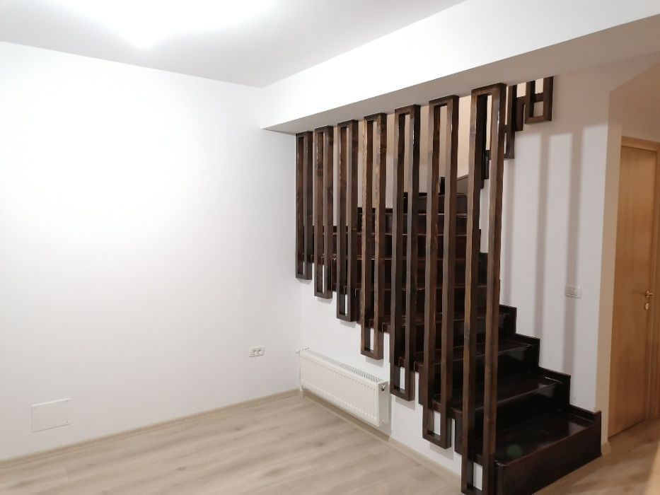 Balustrada interior din lemn masiv