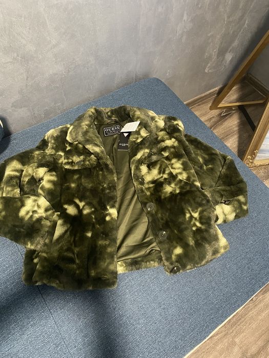 Geaca Guess blana artificiala, marimea S, noua