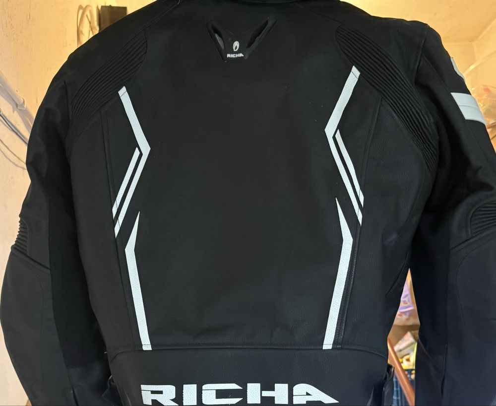 Неразличен от НОВ Кожен Мото екип Richa