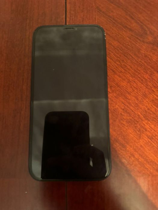 iPhone 12  етот телефон