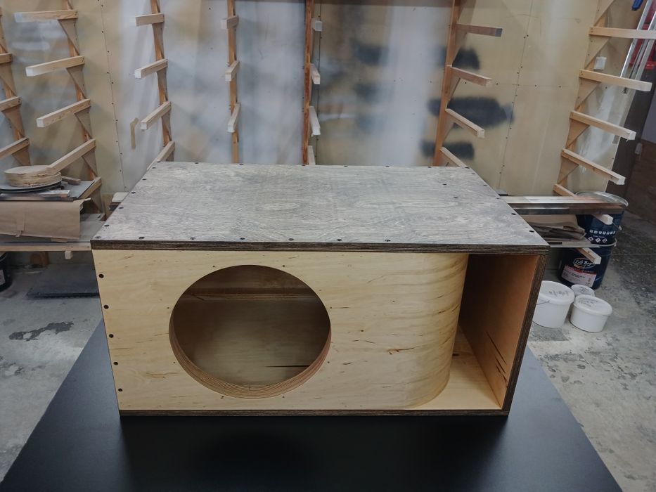 Продам расчетный короб для 12 дюймового сабвуфера(самбуфера)