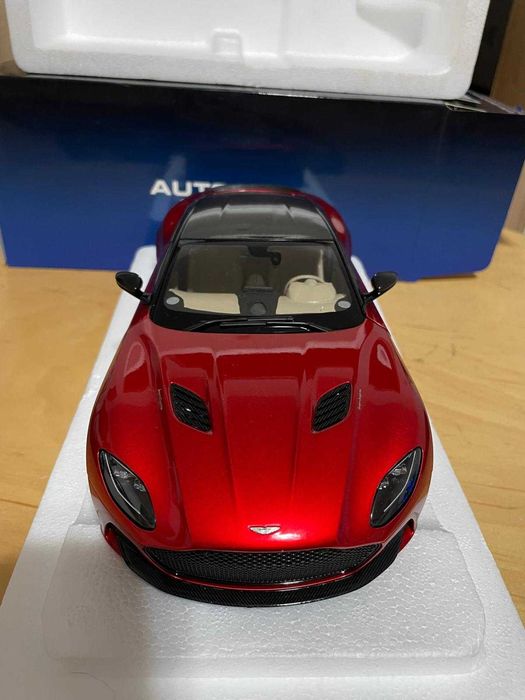 Vand Aston Martin Superleggera 1:18 AutoArt Hyper Red