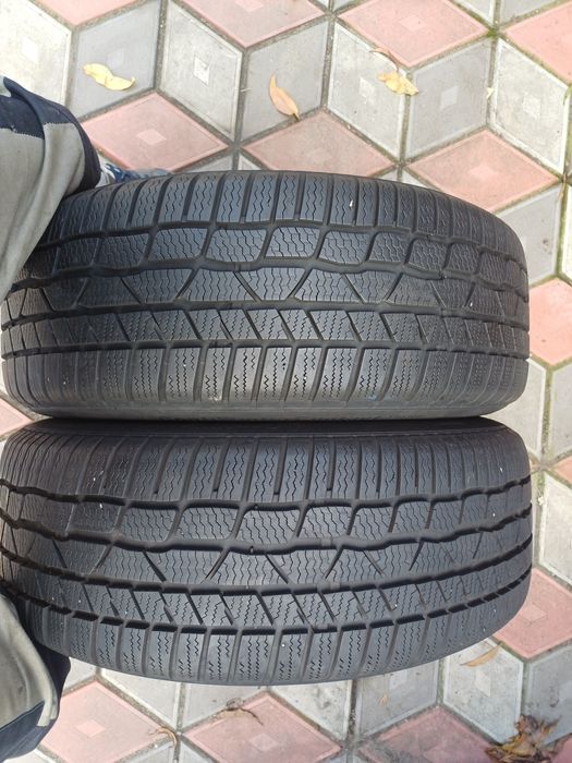 Vând 2 anvelope de iarna 225 50 r18 CONTINENTAL foarte bune