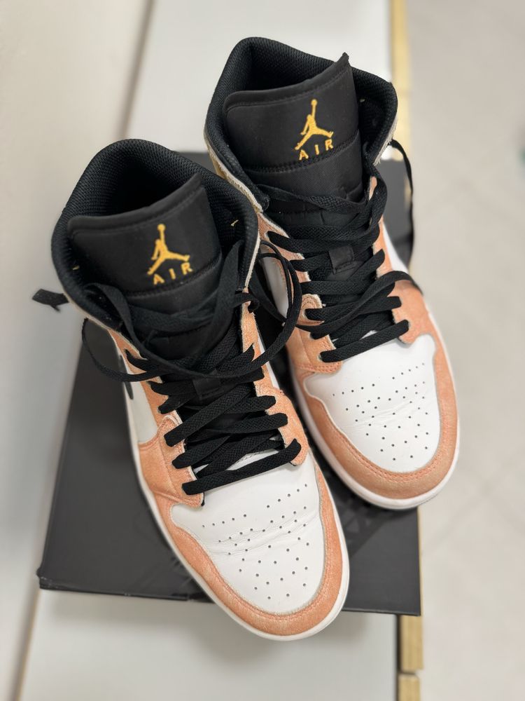 Nike Jordan 1 Mid