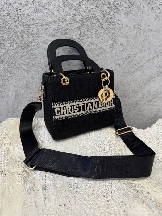 Луксозна чанта с уникален дизайн