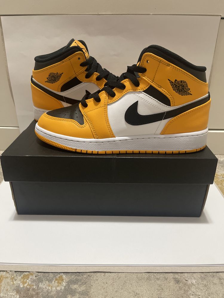 Jordan 1 mid Taxi 500