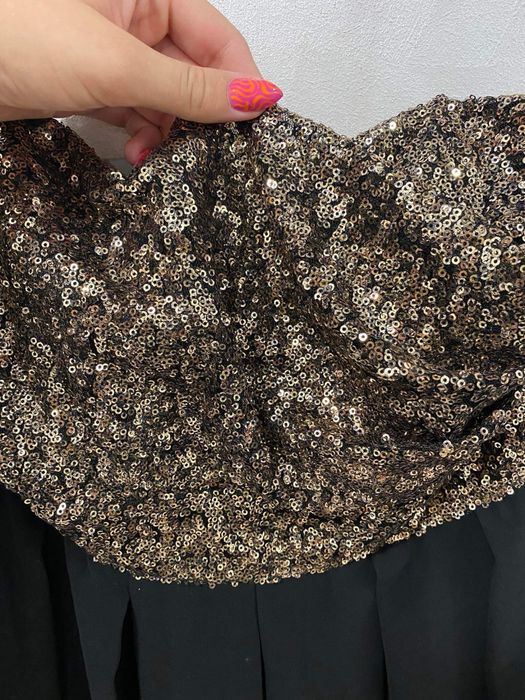 Рокля с пайетено бюстие