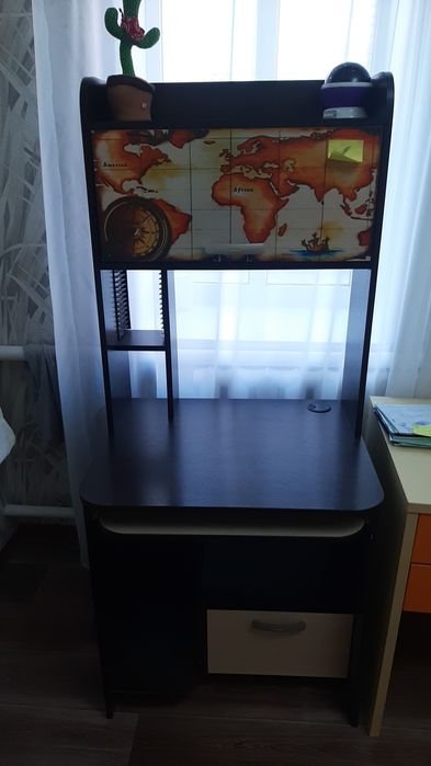 Продам компьютерный стол