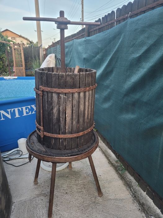 Vând presa/teasc pentru struguri