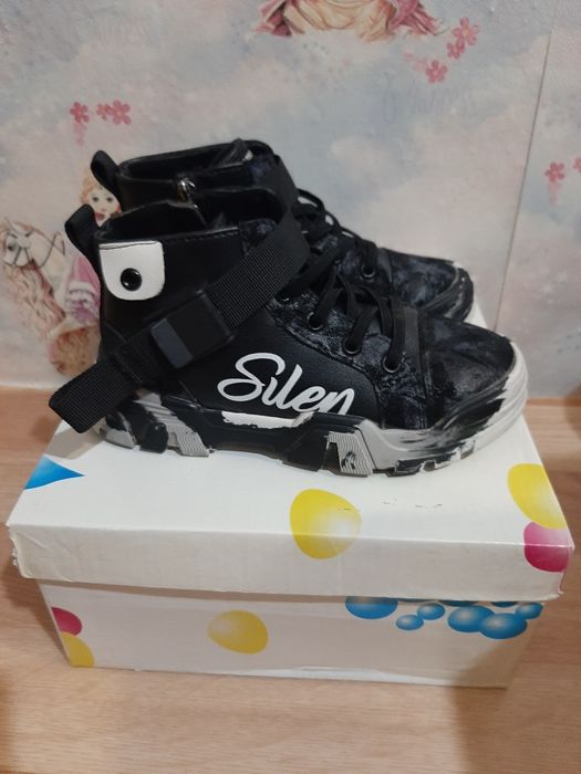 Продам детскую обувь