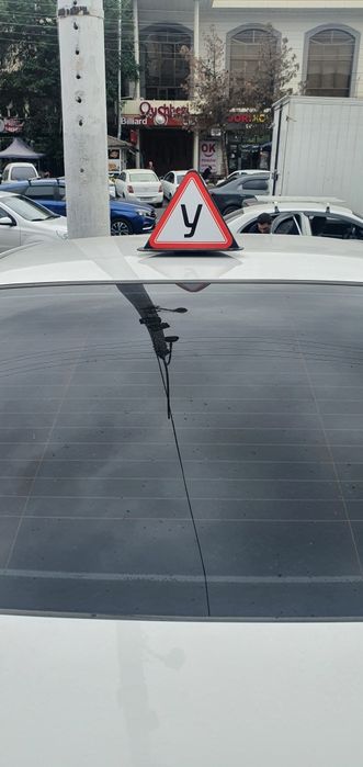 Учебный знак на авто
