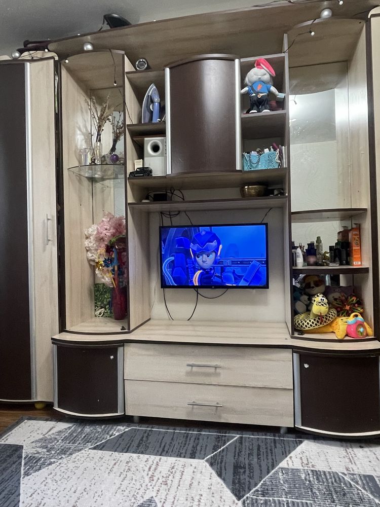 Продаю стенку в гостиную