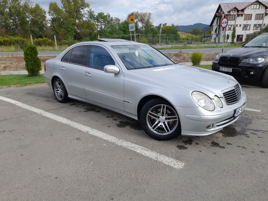 Vand sau schimb mercedes w211