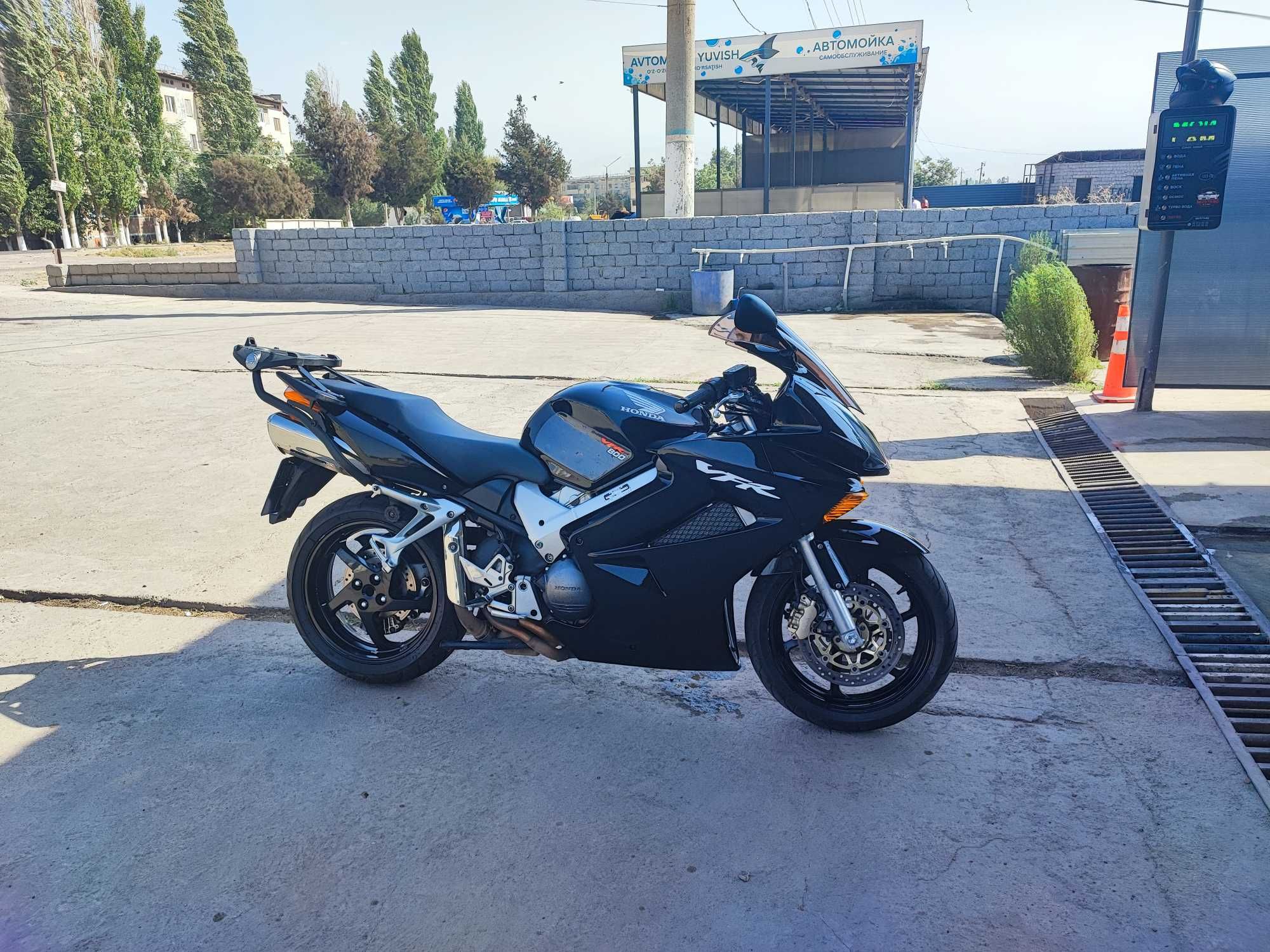 Мотоцикл Honda vfr800