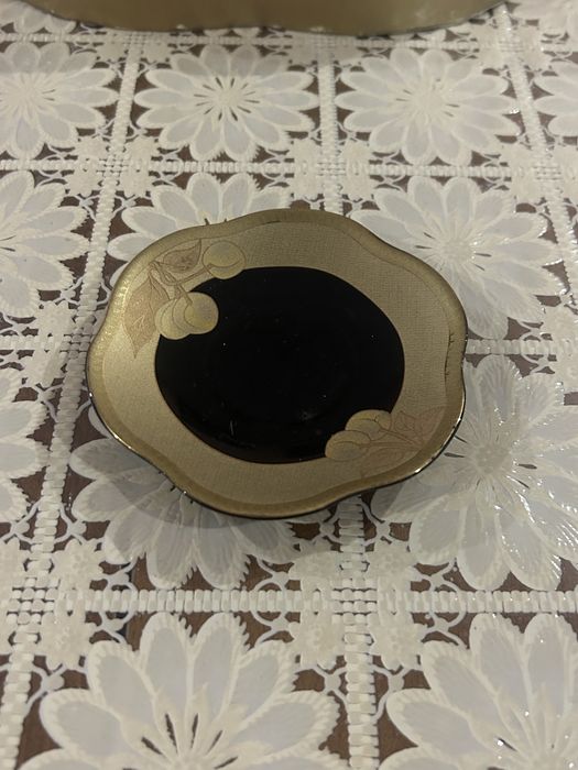 Продавам сервиз с чаши Sitra комплект от 6 броя чаши и чинийки