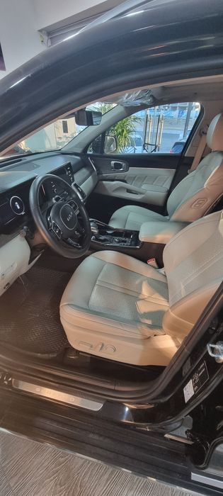 Продаётся кия саренто 2023 год радное краска  7 местный