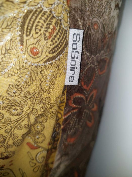 Fustă in clos cu fir auriu