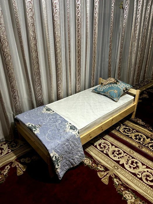 Продаётся односпальная деревянная кровать