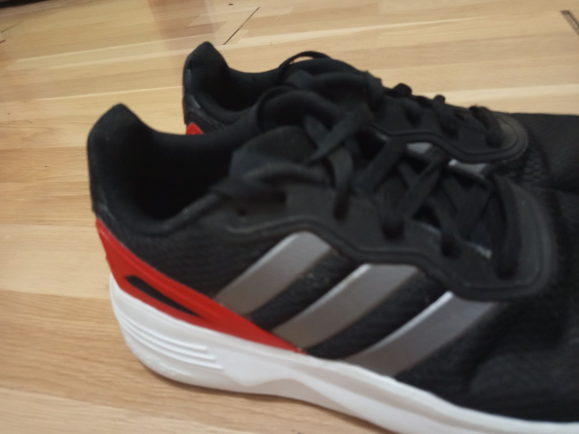 Продавам Adidas маратонки