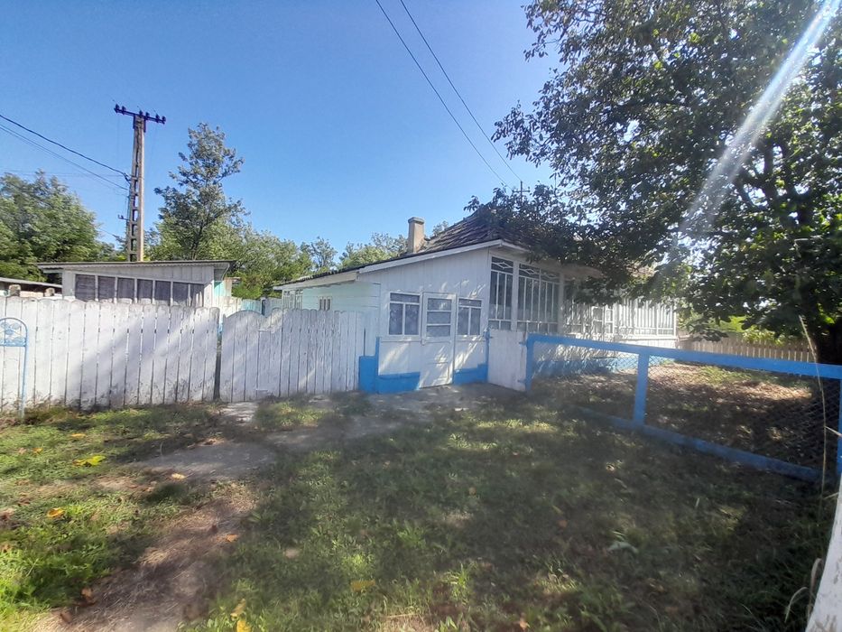 Casa bătrânească + 7000 mp teren intravilan