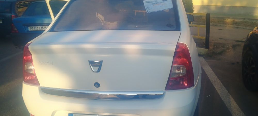Vând Dacia Logan