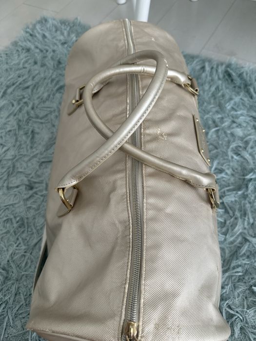 Geanta de voiaj sau sala Michael Kors.