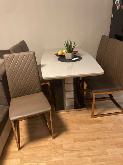 Трапезни столове